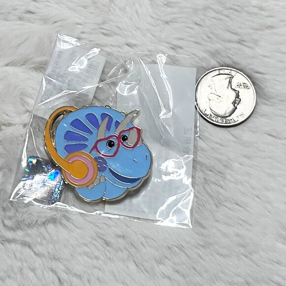 🔮 5/$25 Disney Toy‎ Story Trixie Headphones Pin - Picture 2 of 3